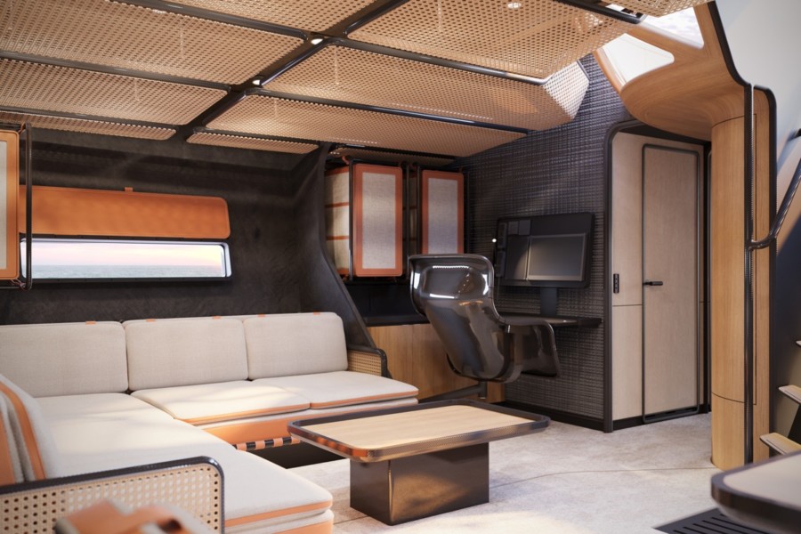 Parte dell'area del salone di prua con il suo sedile centrale di controllo in carbonio, le testate del ponte in rattan leggero e uno scorcio della struttura del pozzetto a "nido d'uccello", in alto a destra.