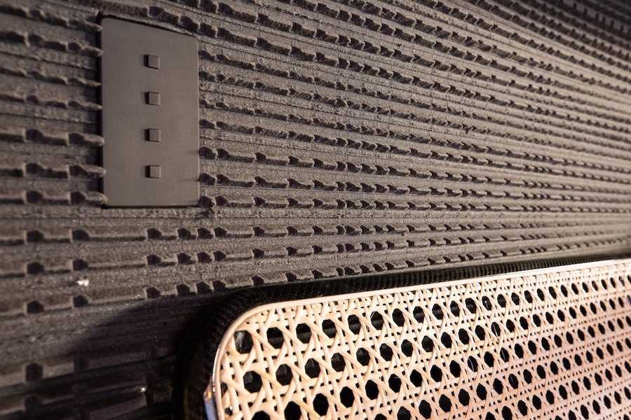 Strutture tubolari in carbonio e rattan sono ampiamente utilizzati per i pannelli del cielino e le strutture dei mobili