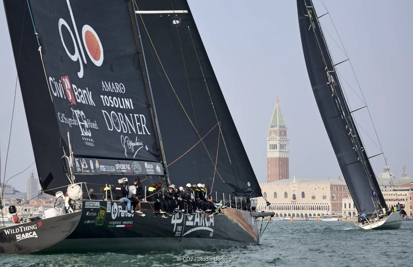 Prosecco DOC (in the background), thanks to a tactically perfect race, manages to get the better of ARCA SGR, Furio Benussi's maxi