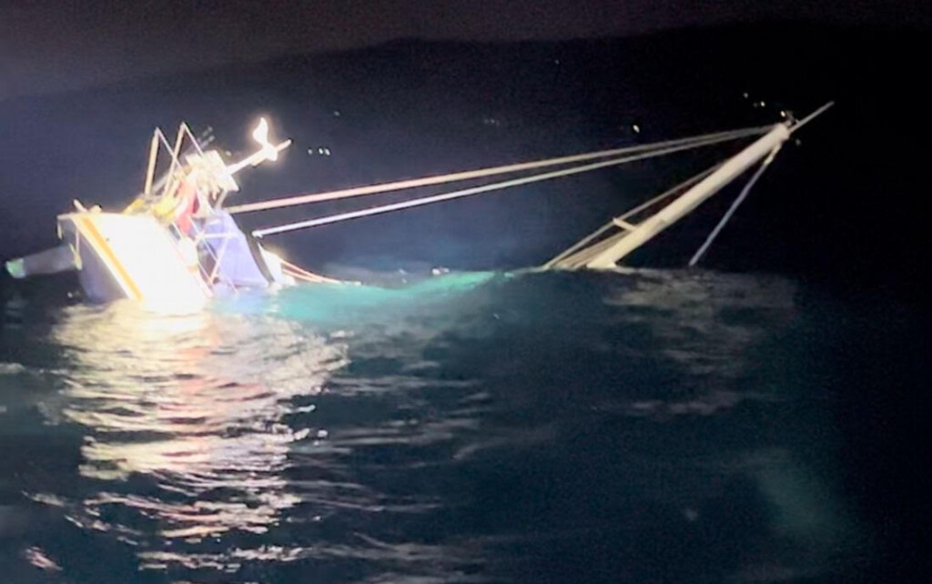 Barca affondata orche