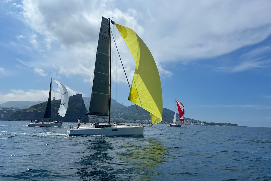 Il panorama del Golfo di Napoli fa da sfondo (per ben 24 ore) alla ScheriaCup24